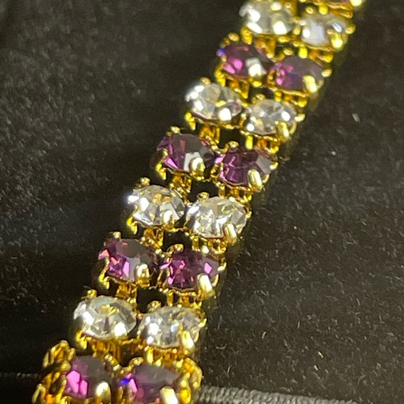 Vintage 1970's Rhinestone bracelet. Amethyst and Diamond look. 7" in length - Picture 3 of 7